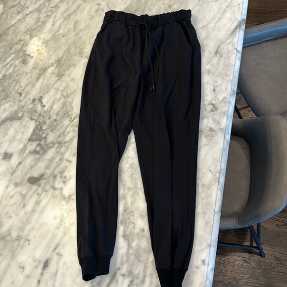 Lululemon Keep Moving Jogger - black - size 8 - Picture 4 of 5